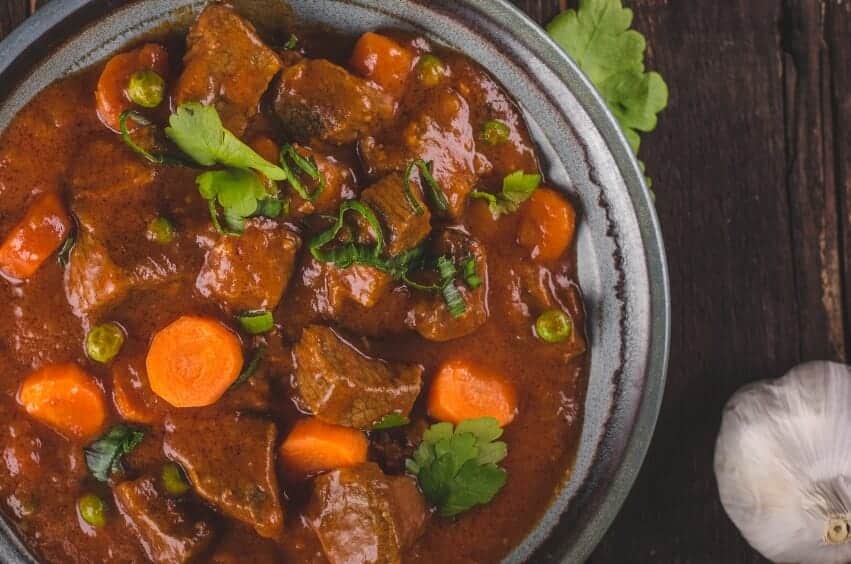 Rindergulasch: Klassisches Rezept mit zartem Rindfleisch