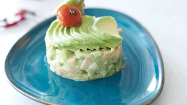 Lachstatar mit Avocado