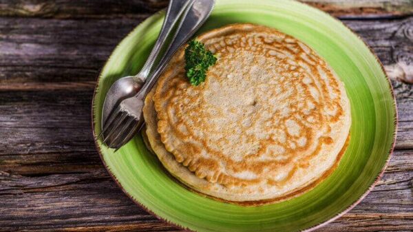 Pfannkuchen auf Teller